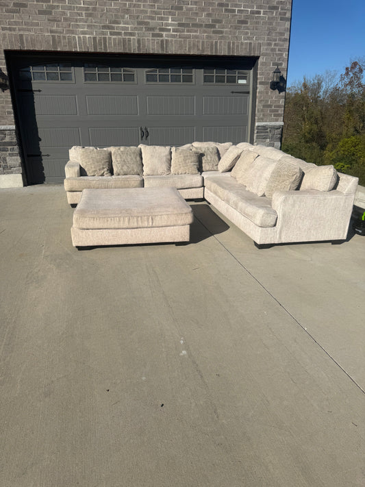 3-piece Ashley Rawcliffe sectional