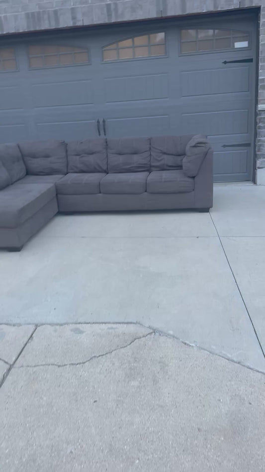 Large grey 2-piece sectional